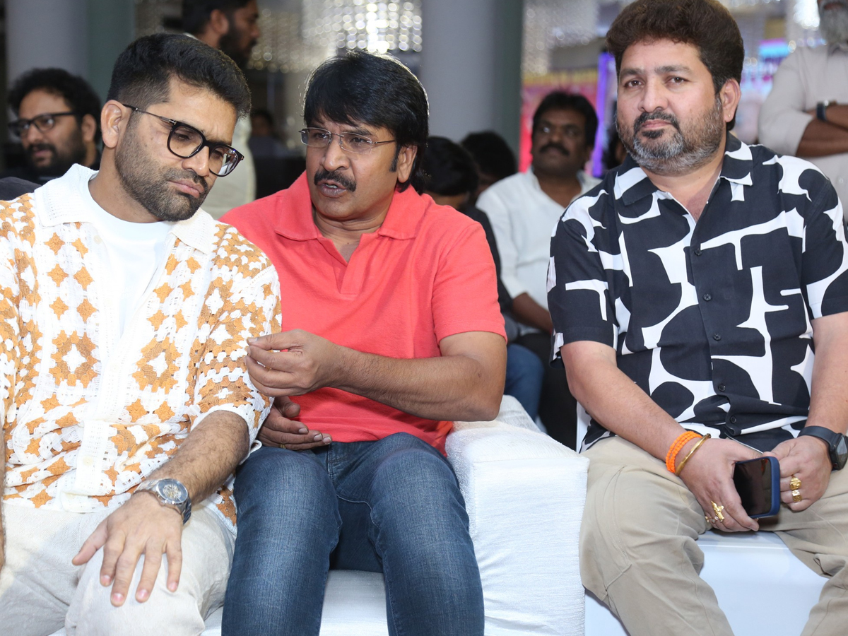 Mana_20Shankara_20Vara_20Prasad_20Garu_20Mega_20Blockbuster_20Thank_20you_20Press_20Meet_20Photos_20_2814_29.jpg 15