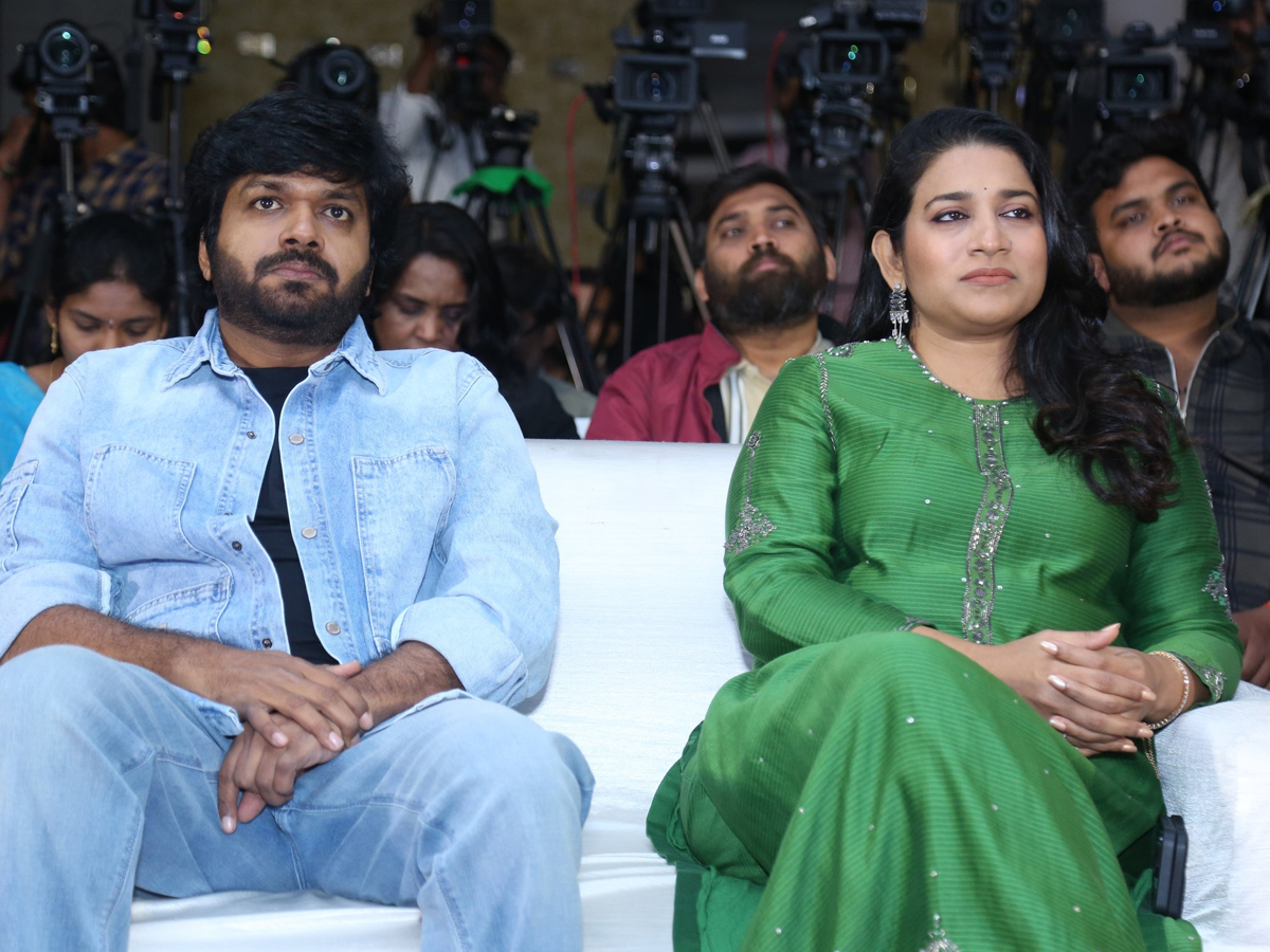 Mana_20Shankara_20Vara_20Prasad_20Garu_20Mega_20Blockbuster_20Thank_20you_20Press_20Meet_20Photos_20_2816_29.jpg 17