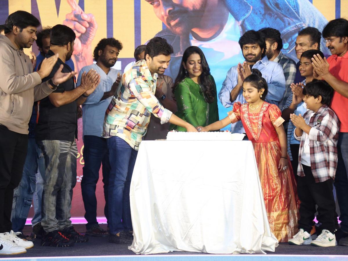 Mana_20Shankara_20Vara_20Prasad_20Garu_20Mega_20Blockbuster_20Thank_20you_20Press_20Meet_20Photos_20_282_29.jpg 3