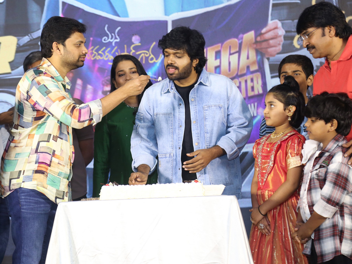Mana_20Shankara_20Vara_20Prasad_20Garu_20Mega_20Blockbuster_20Thank_20you_20Press_20Meet_20Photos_20_285_29.jpg 6