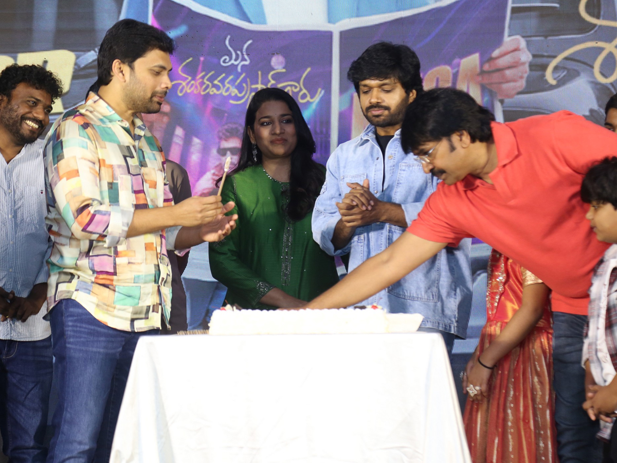 Mana_20Shankara_20Vara_20Prasad_20Garu_20Mega_20Blockbuster_20Thank_20you_20Press_20Meet_20Photos_20_287_29.jpg 8