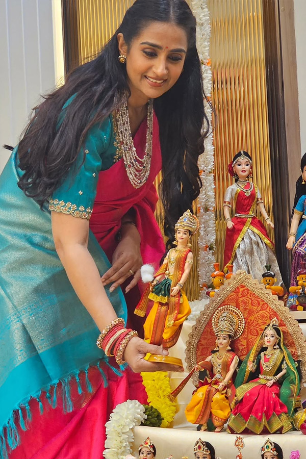 Tollywood_20Actress_20Laya_20Sankranthi_20Doll_20collection_20Photos_20_285_29.jpg 6