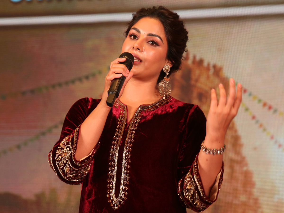Nari_20Nari_20Naduma_20Murari_20Movie_20Success_20Celebrations_20Photos_20_2810_29.jpg 10