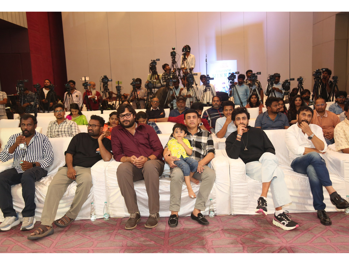 Nari_20Nari_20Naduma_20Murari_20Movie_20Success_20Celebrations_20Photos_20_2812_29.jpg 12