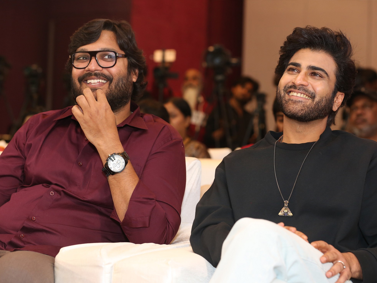 Nari_20Nari_20Naduma_20Murari_20Movie_20Success_20Celebrations_20Photos_20_284_29.jpg 4