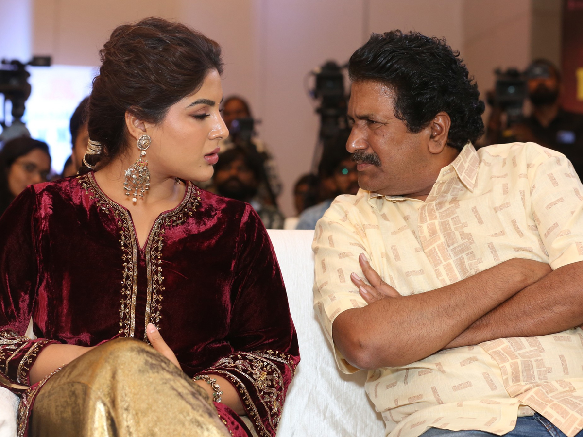 Nari_20Nari_20Naduma_20Murari_20Movie_20Success_20Celebrations_20Photos_20_287_29.jpg 7