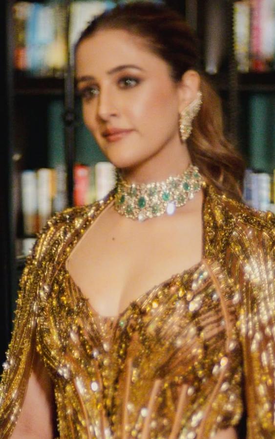 Nupur_20Sanon_20wedding_20lehenga_20Hid_20A_20special_20Tribute_20for_20Stebin_20Ben_20Photos_20_2813_29.jpg 14