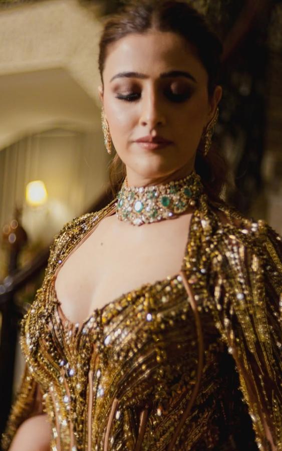 Nupur_20Sanon_20wedding_20lehenga_20Hid_20A_20special_20Tribute_20for_20Stebin_20Ben_20Photos_20_286_29.jpg 7