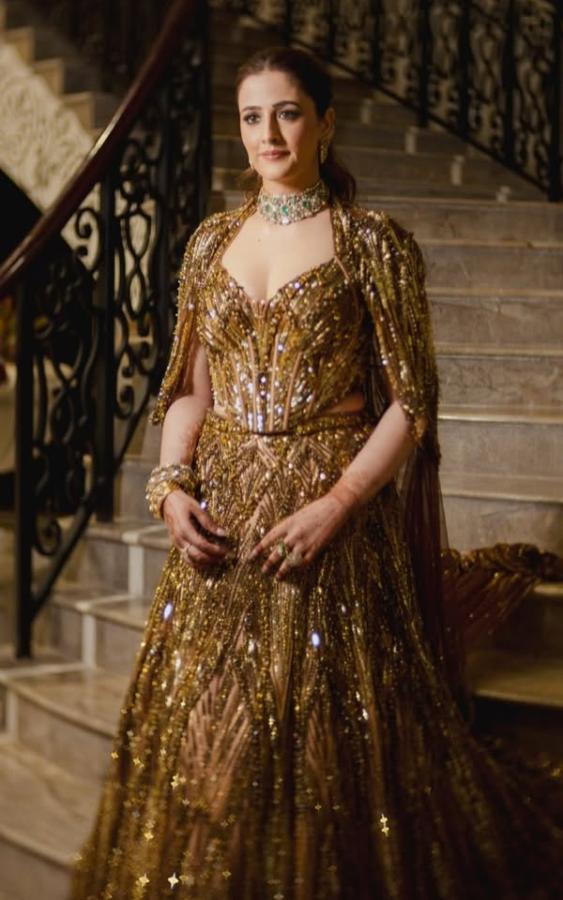 Nupur_20Sanon_20wedding_20lehenga_20Hid_20A_20special_20Tribute_20for_20Stebin_20Ben_20Photos_20_289_29.jpg 10