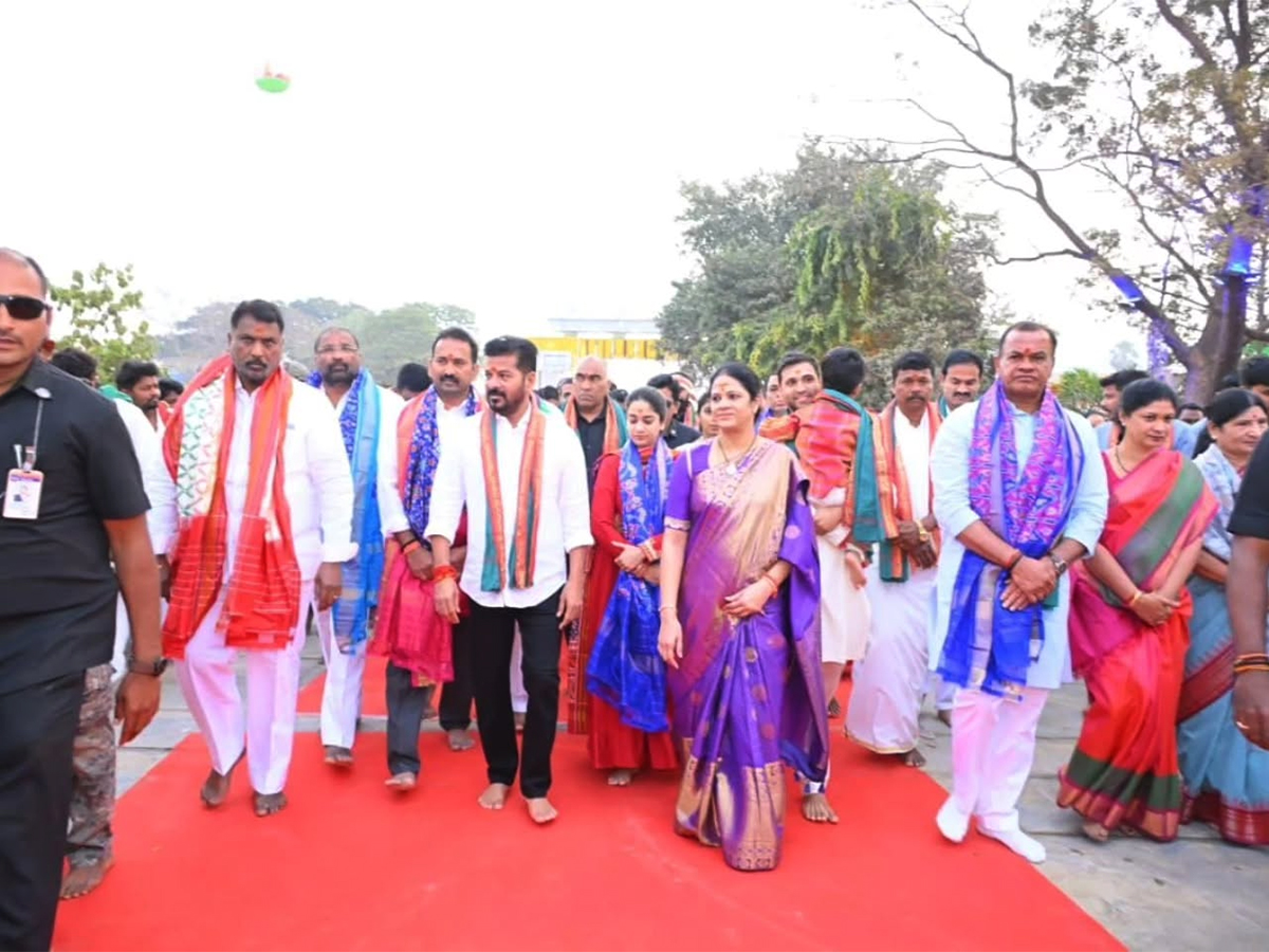 CM_20Revanth_20Reddy_20Visits_20Medaram_20Photos__20_2811_29.jpg 11