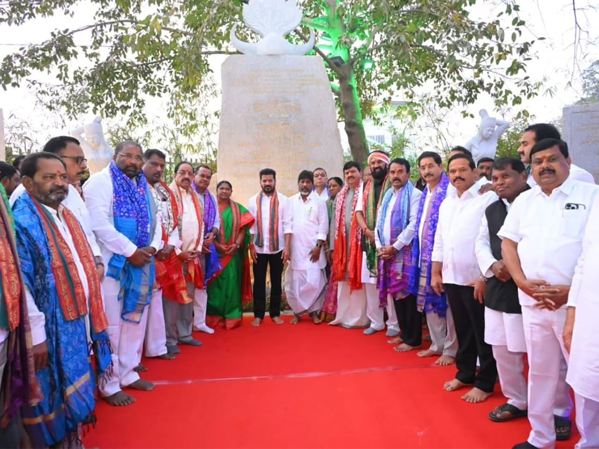 CM_20Revanth_20Reddy_20Visits_20Medaram_20Photos__20_2818_29.jpg 18