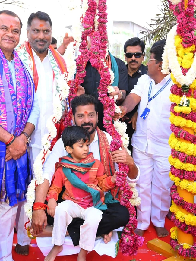 CM_20Revanth_20Reddy_20Visits_20Medaram_20Photos__20_286_29.jpg 6