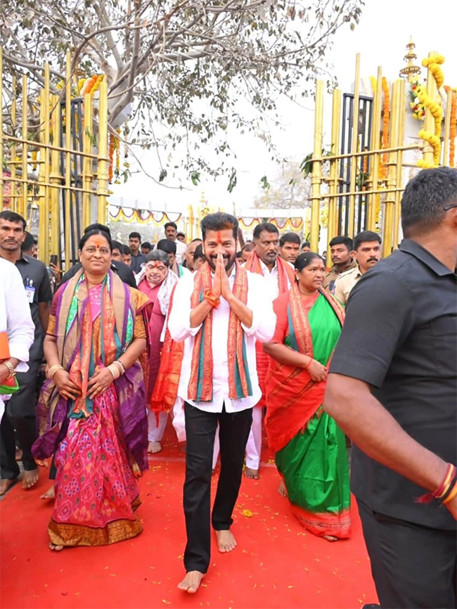 CM_20Revanth_20Reddy_20Visits_20Medaram_20Photos__20_287_29.jpg 7