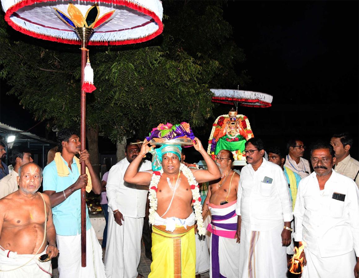 Devuni_20Kadapa_20Sri_20Lakshmi_20Venkateswara_20Swamy_20Temple__20_2820_29_0.jpg 19