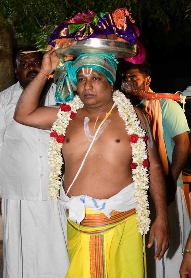 Devuni_20Kadapa_20Sri_20Lakshmi_20Venkateswara_20Swamy_20Temple__20_286_29_0.jpg 6