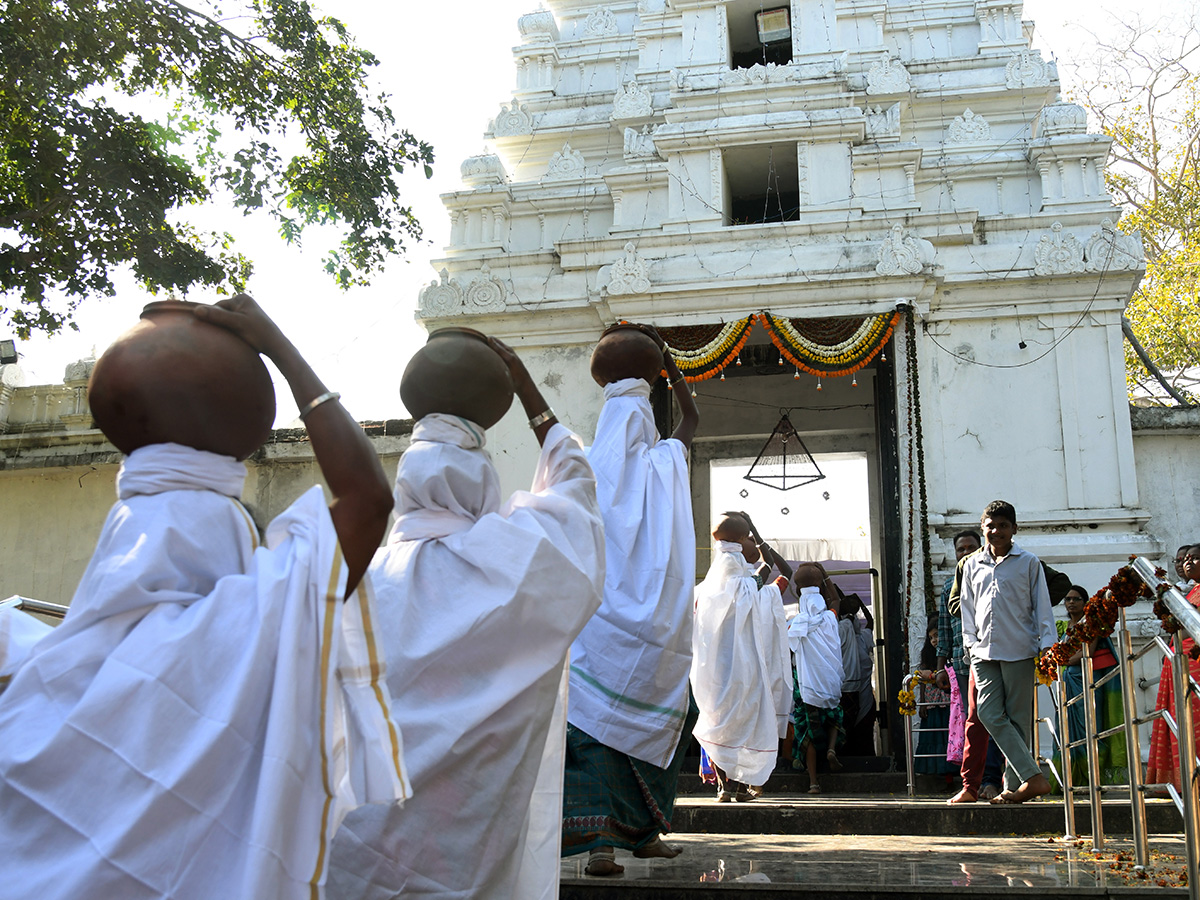 Tribal_20Festival_20Nagoba_20Jatara_20Begins_20Grandly_20Photos__20_2822_29.jpg 22