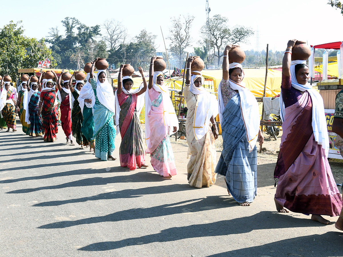 Tribal_20Festival_20Nagoba_20Jatara_20Begins_20Grandly_20Photos__20_2823_29.jpg 23