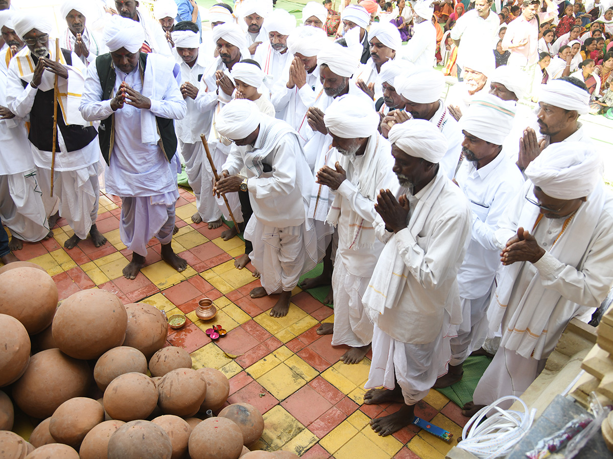 Tribal_20Festival_20Nagoba_20Jatara_20Begins_20Grandly_20Photos__20_282_29.jpg 2