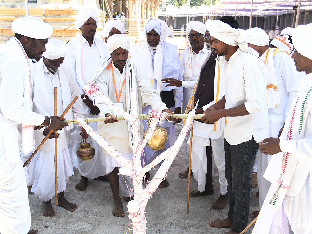 Tribal_20Festival_20Nagoba_20Jatara_20Begins_20Grandly_20Photos__20_283_29.jpg 3