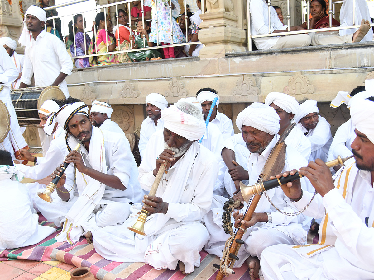 Tribal_20Festival_20Nagoba_20Jatara_20Begins_20Grandly_20Photos__20_285_29.jpg 5