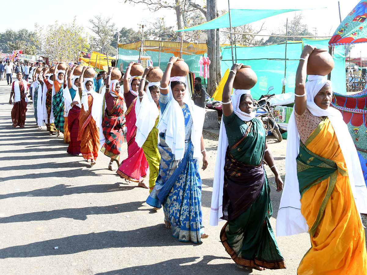 Tribal_20Festival_20Nagoba_20Jatara_20Begins_20Grandly_20Photos__20_286_29.jpg 6
