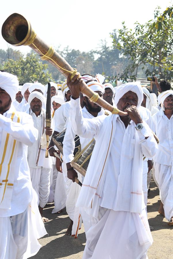 Tribal_20Festival_20Nagoba_20Jatara_20Begins_20Grandly_20Photos__20_288_29.jpg 8
