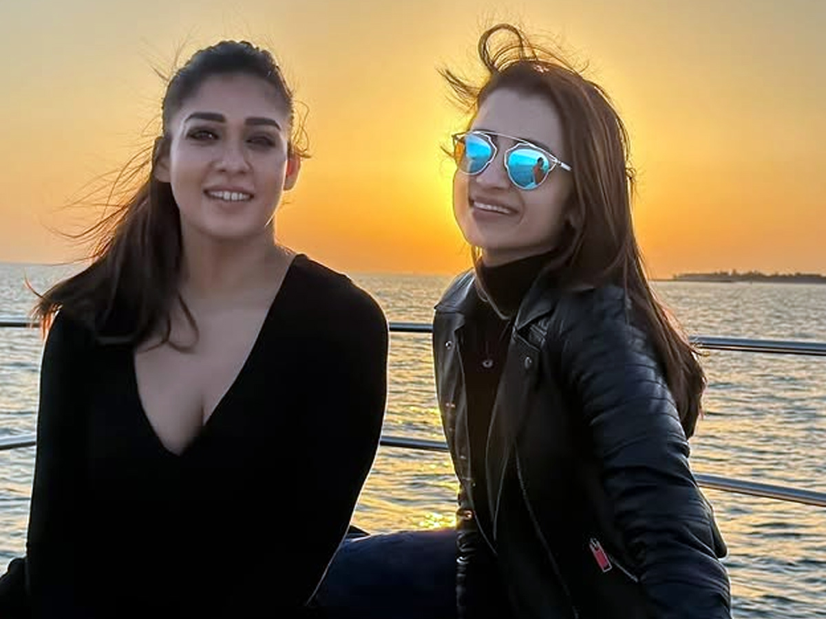 nayan_20and_20trisha1.jpg 2