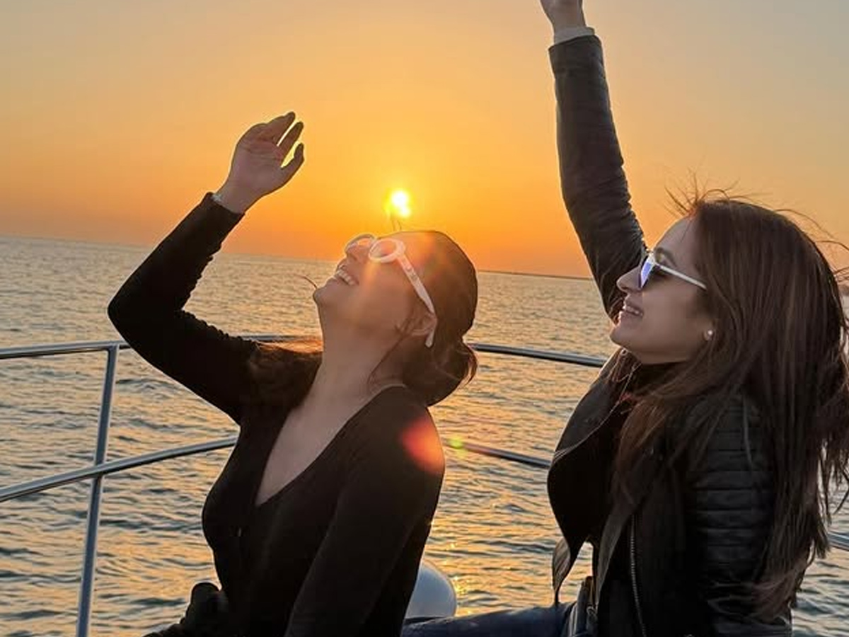 nayan_20and_20trisha2.jpg 3