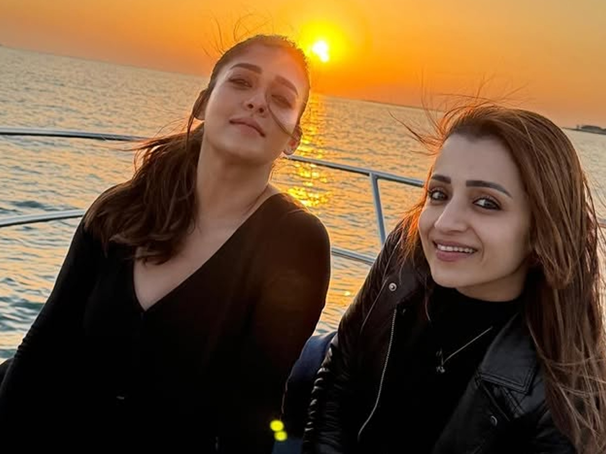 nayan_20and_20trisha3.jpg 4