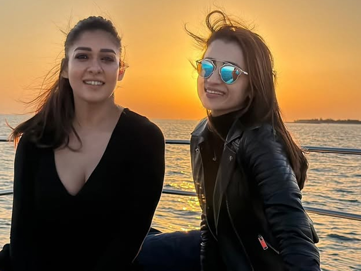 nayan_20and_20trisha4.jpg 5