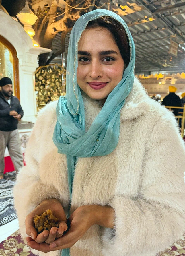 Aayesha_20khan1.jpg 2