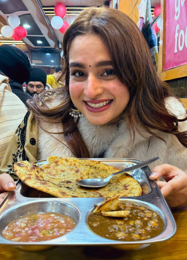 Aayesha_20khan3.jpg 4