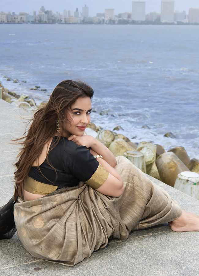 Tollywood_20Actress_20Pujita_20Ponnada_20HD_20Viral_20Photos__20_2813_29.jpg 13