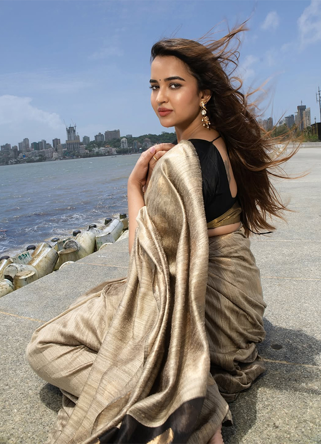 Tollywood_20Actress_20Pujita_20Ponnada_20HD_20Viral_20Photos__20_2814_29.jpg 14