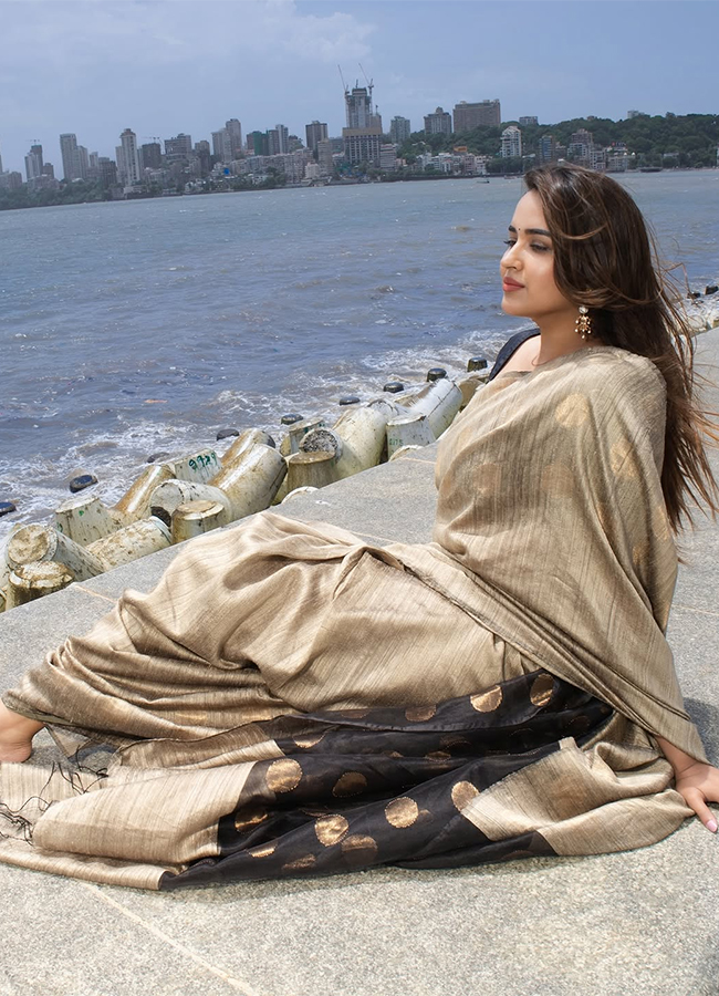 Tollywood_20Actress_20Pujita_20Ponnada_20HD_20Viral_20Photos__20_2815_29.jpg 15