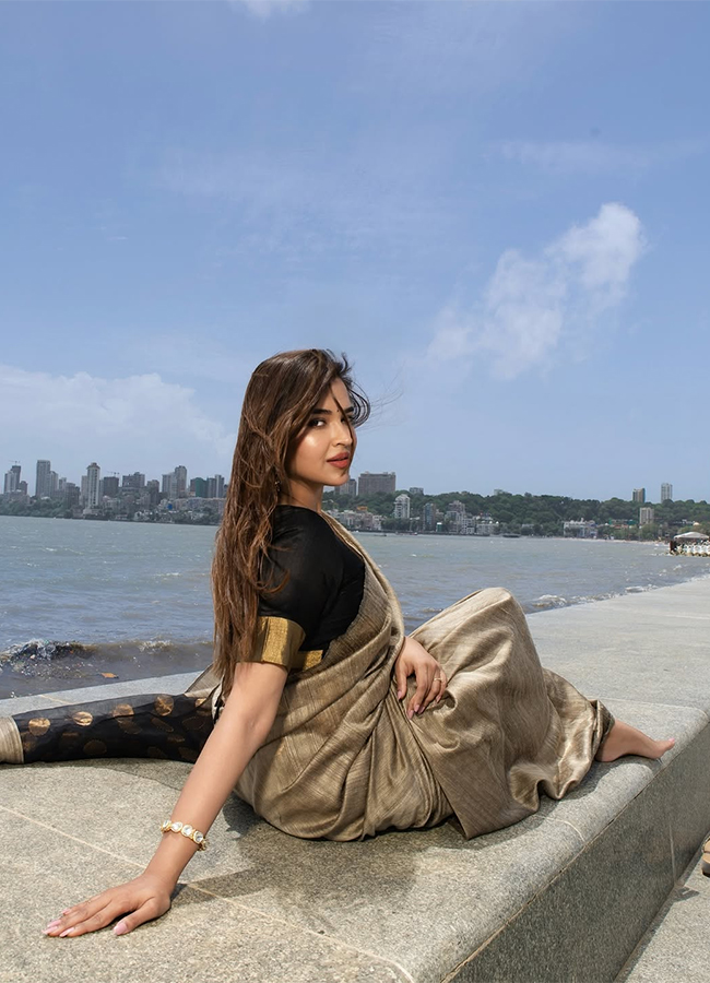 Tollywood_20Actress_20Pujita_20Ponnada_20HD_20Viral_20Photos__20_2817_29.jpg 17