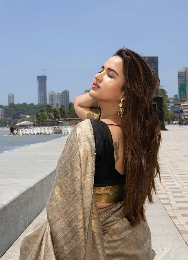 Tollywood_20Actress_20Pujita_20Ponnada_20HD_20Viral_20Photos__20_2821_29.jpg 21
