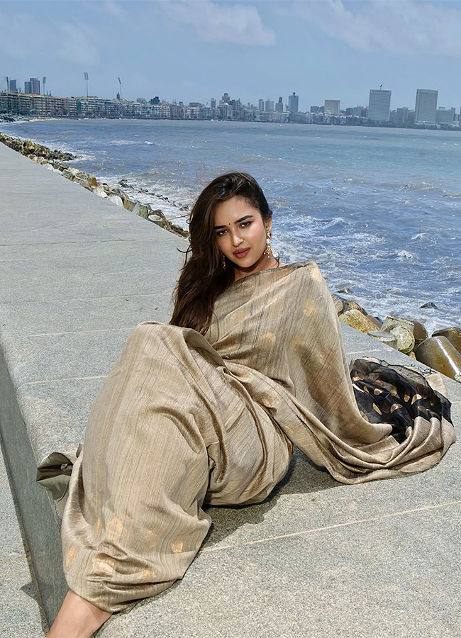 Tollywood_20Actress_20Pujita_20Ponnada_20HD_20Viral_20Photos__20_2822_29.jpg 22