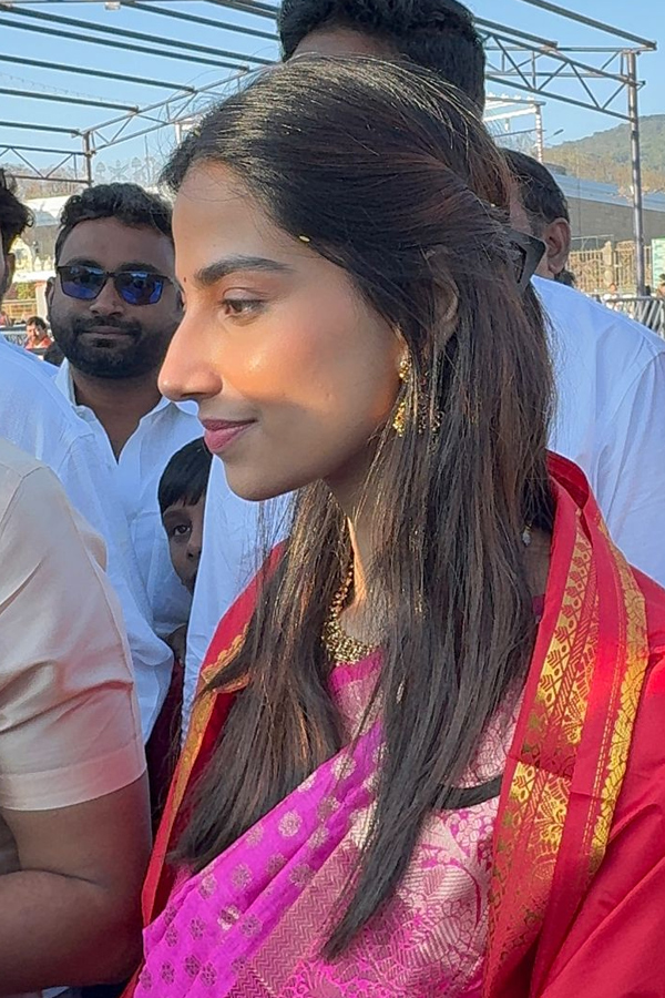 Tollywood_20Celebrities_20Visited_20Tirumala_20Srivari_20Temple_20PHotos_20_2814_29.jpg 15