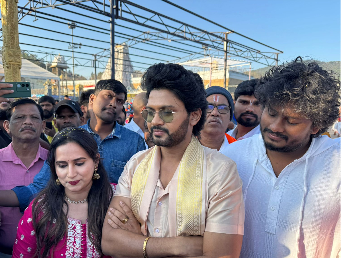 Tollywood_20Celebrities_20Visited_20Tirumala_20Srivari_20Temple_20PHotos_20_287_29.jpg 8