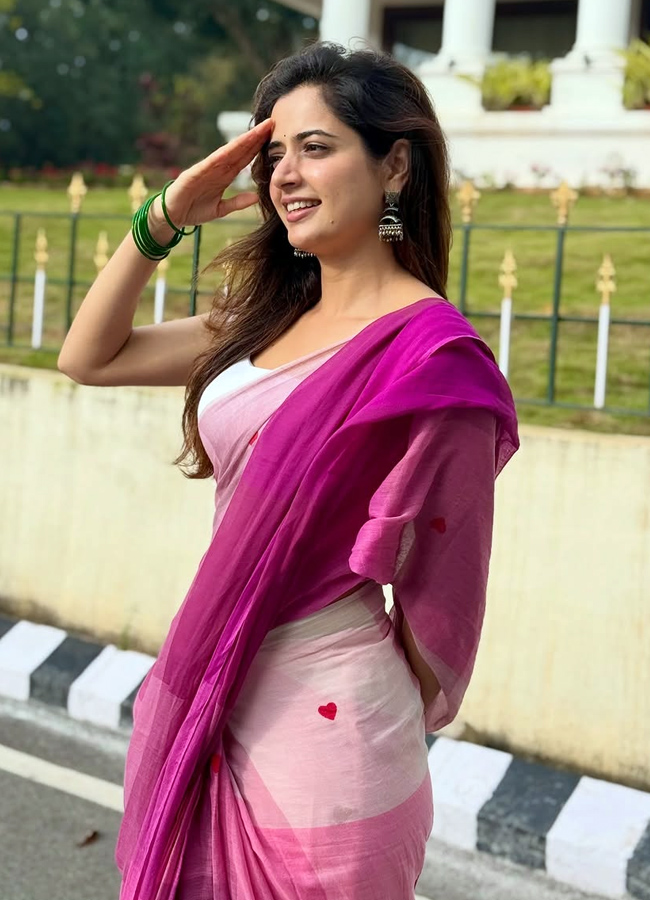 Aashikaa_20ranganath11.jpg 12