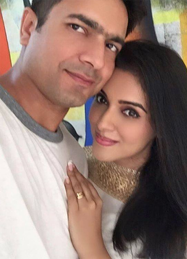 Actress_20Asin_20Wedding_20Anniversary_20Photos_20Trending__20_2813_29.jpg 13