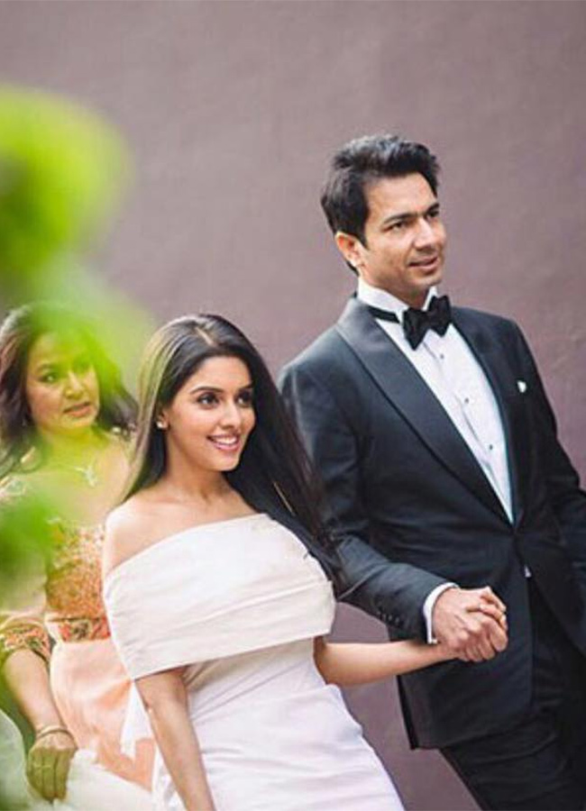 Actress_20Asin_20Wedding_20Anniversary_20Photos_20Trending__20_2815_29.jpg 15