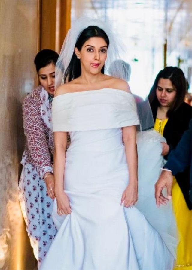 Actress_20Asin_20Wedding_20Anniversary_20Photos_20Trending__20_282_29.jpg 2