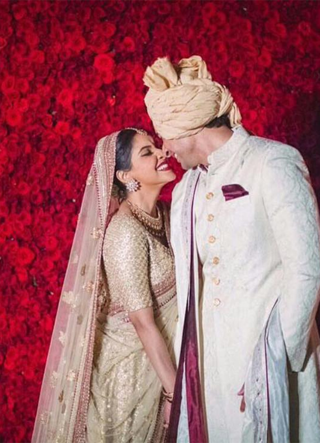 Actress_20Asin_20Wedding_20Anniversary_20Photos_20Trending__20_284_29.jpg 4