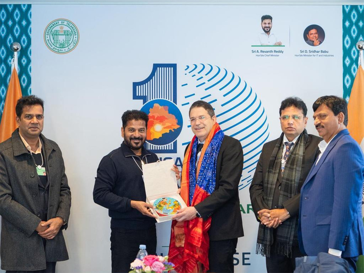 CM_20revanth_20Reddy_20Chiranjeevi_20In_20One_20Frame_20At_20Davos_20Meeting__20_283_29.jpg 3