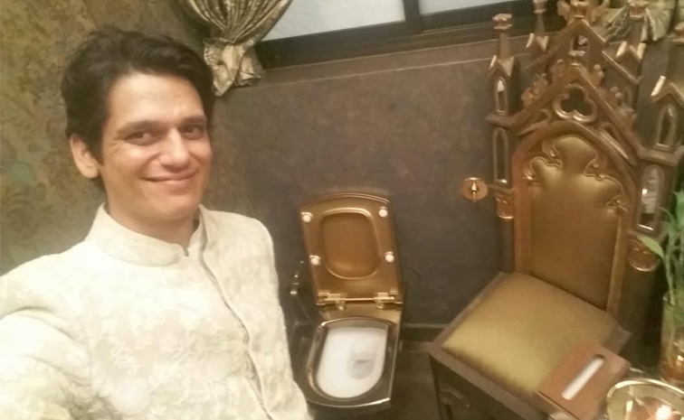vijay-varma-glden-toilet.jpg
