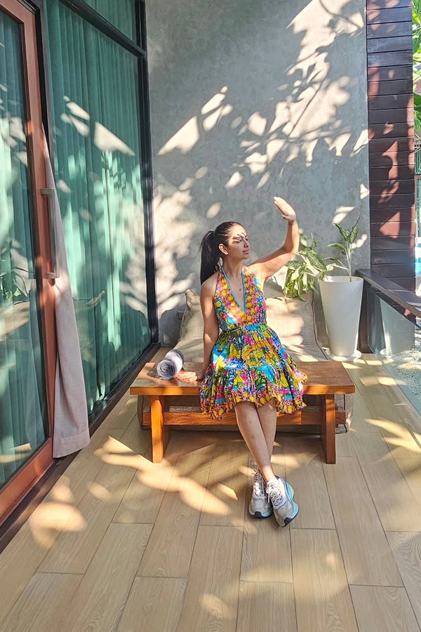 Actress_20Avika_20Gor_20Enjoying_20Vacation_20Photos_20_281_29.jpg 2