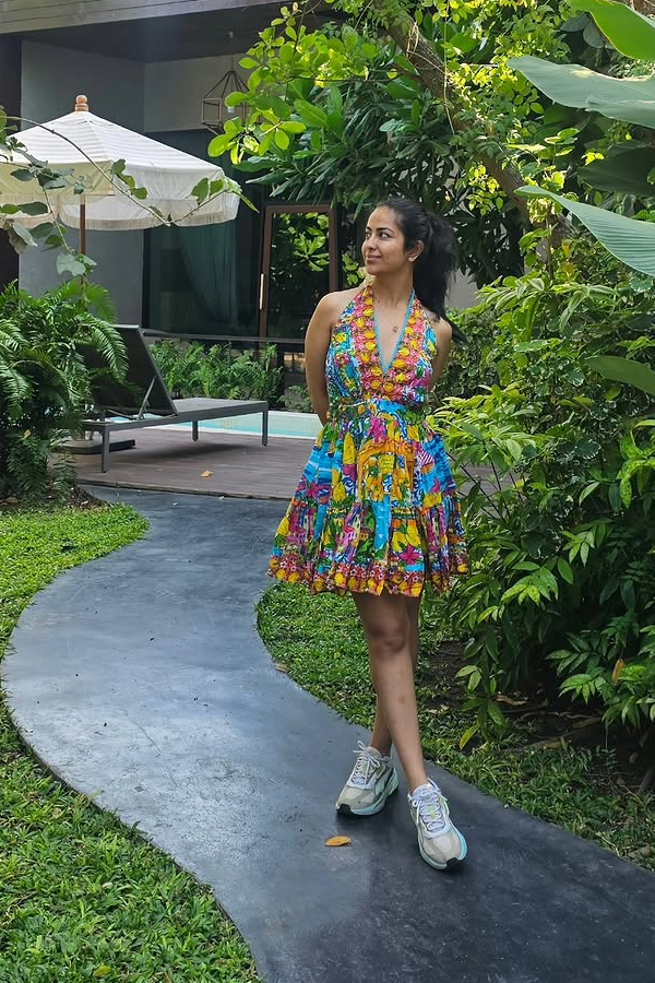Actress_20Avika_20Gor_20Enjoying_20Vacation_20Photos_20_289_29.jpg 10