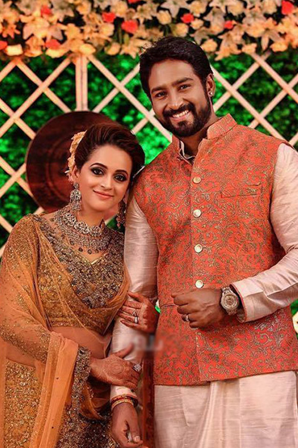 Bhavana_20Menon_20on_208th_20wedding_20Anniversary_20with_20Husband_20Naveen_20Photos_20_2811_29.jpg 4